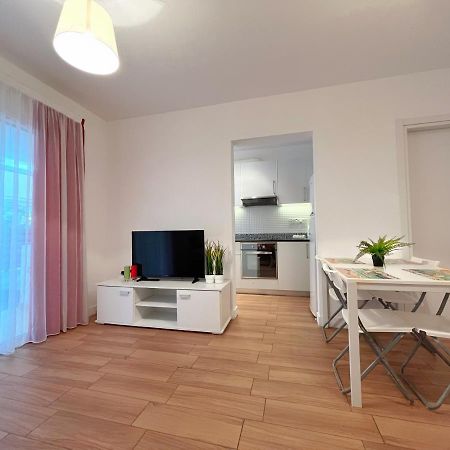 Central 2 Bedroom Apt Terrace And Pool アヤナパ エクステリア 写真