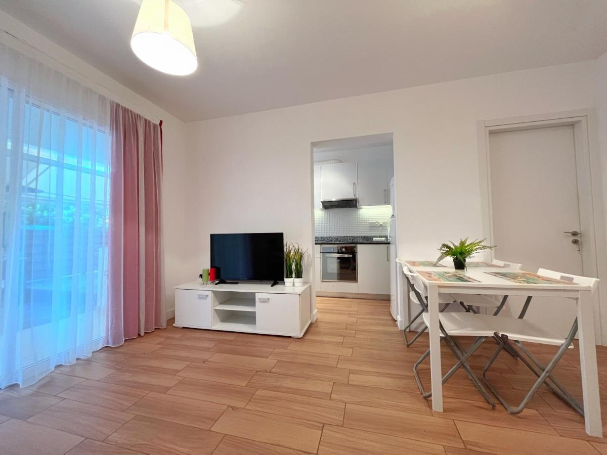 Central 2 Bedroom Apt Terrace And Pool アヤナパ エクステリア 写真
